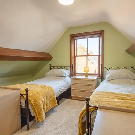 Host & - Chatsworth Townhouse Ii