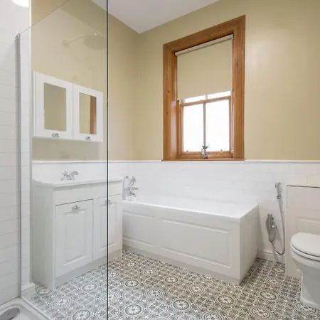 Host & - Chatsworth Townhouse Ii *