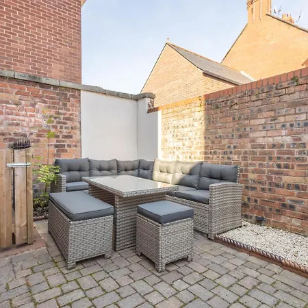 Host & - Chatsworth Townhouse Ii