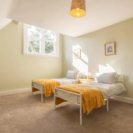 Host & - Chatsworth Townhouse Ii *