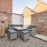 Host & - Chatsworth Townhouse Ii